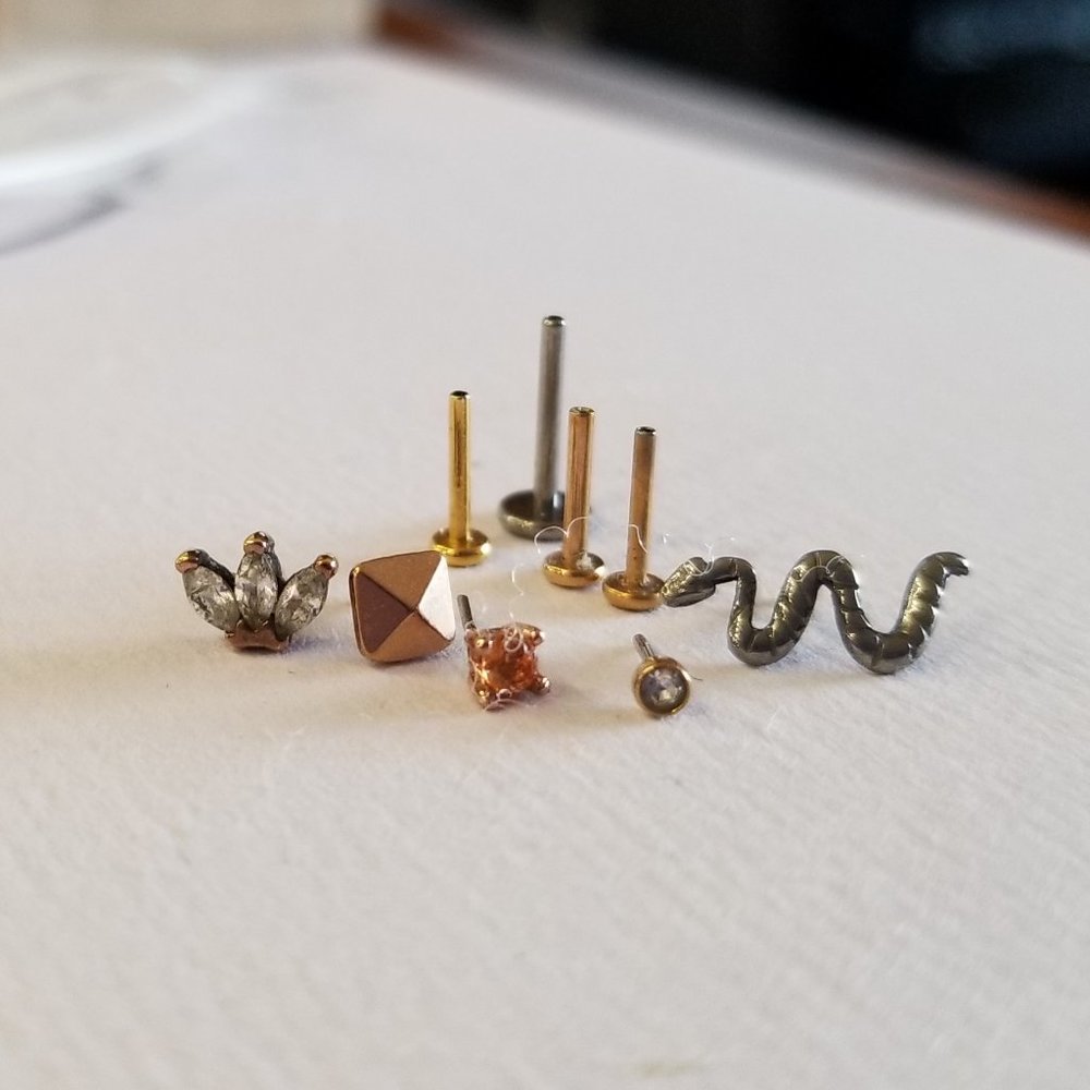 Lot of 5 threadless ends and 4 threadless posts, titanium and stainless steel